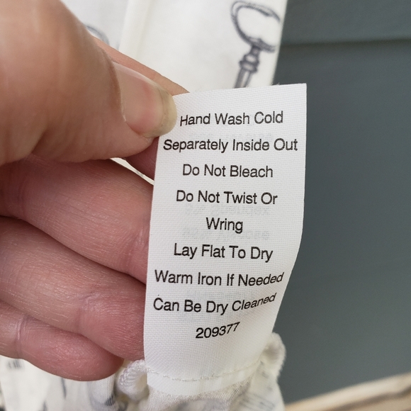 Cabi Keys Please Cream Print Bow Sleeveless Blouse - Picture 8 of 10